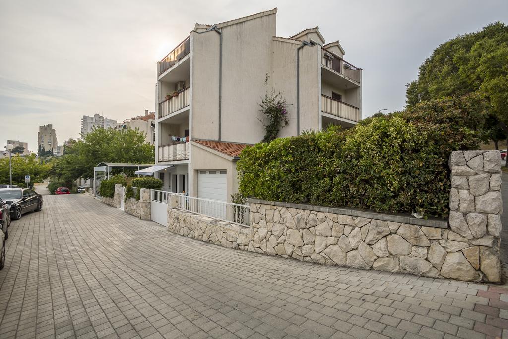 Lusea Apartments Split Bagian luar foto